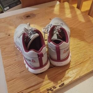 6.5 Us Reebok woman shoe wear one or twice like brand new